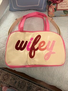 Cream and Pink 'Wifey' Travel Tote Bag